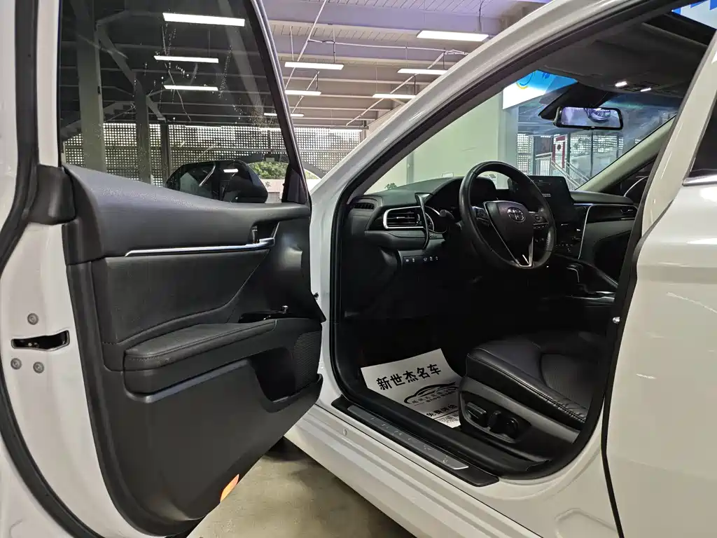 Camry 2.0 G Luxury