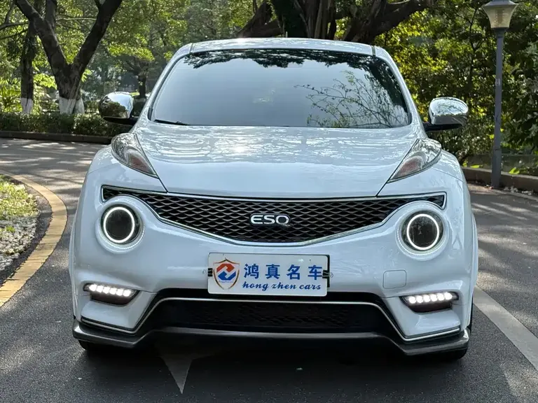 Infiniti ESQ 1.6 L Personality