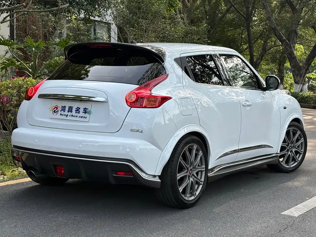 Infiniti ESQ 1.6 L Personality