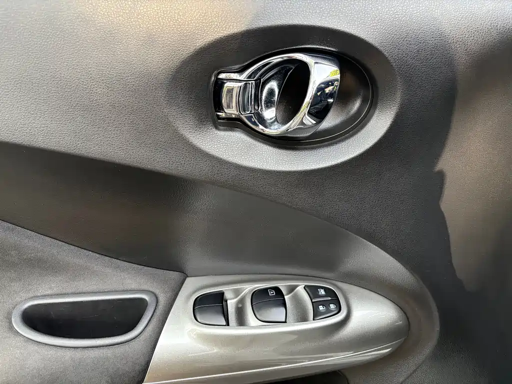 Infiniti ESQ 1.6 L Personality