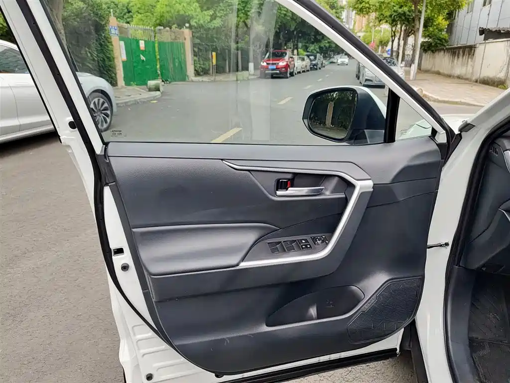 RAV4 2.0 L CVT 2 WD Style