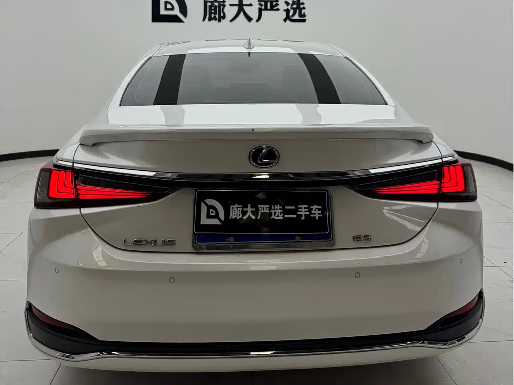 Lexus ES 200 Outstanding