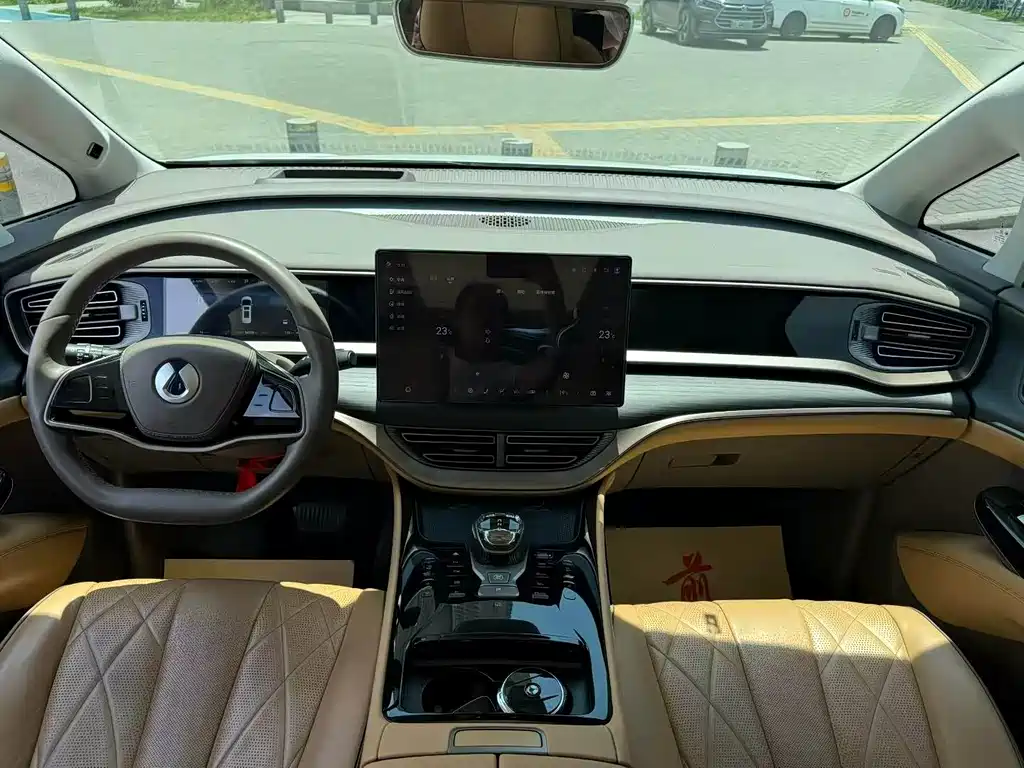Denza D9 DM-i 970 4 WD Flagship