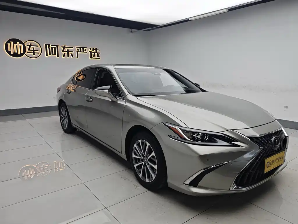Lexus ES 200 Outstanding