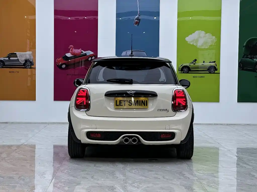 MINI 2.0 T COOPER S Artist