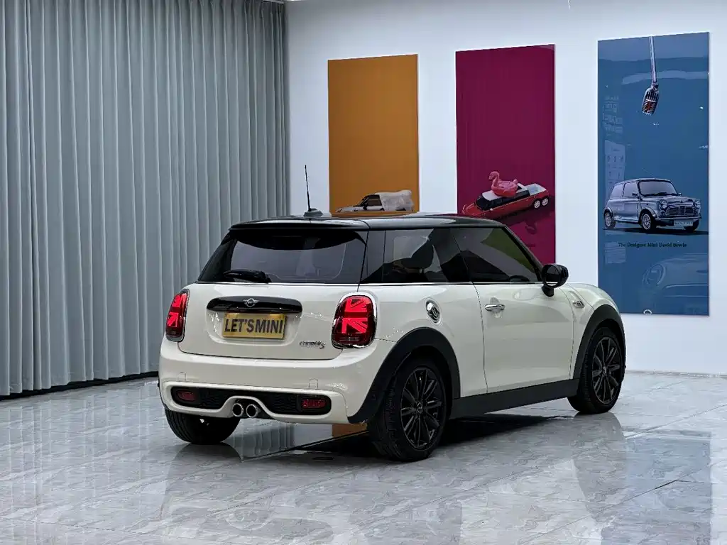 MINI 2.0 T COOPER S Artist