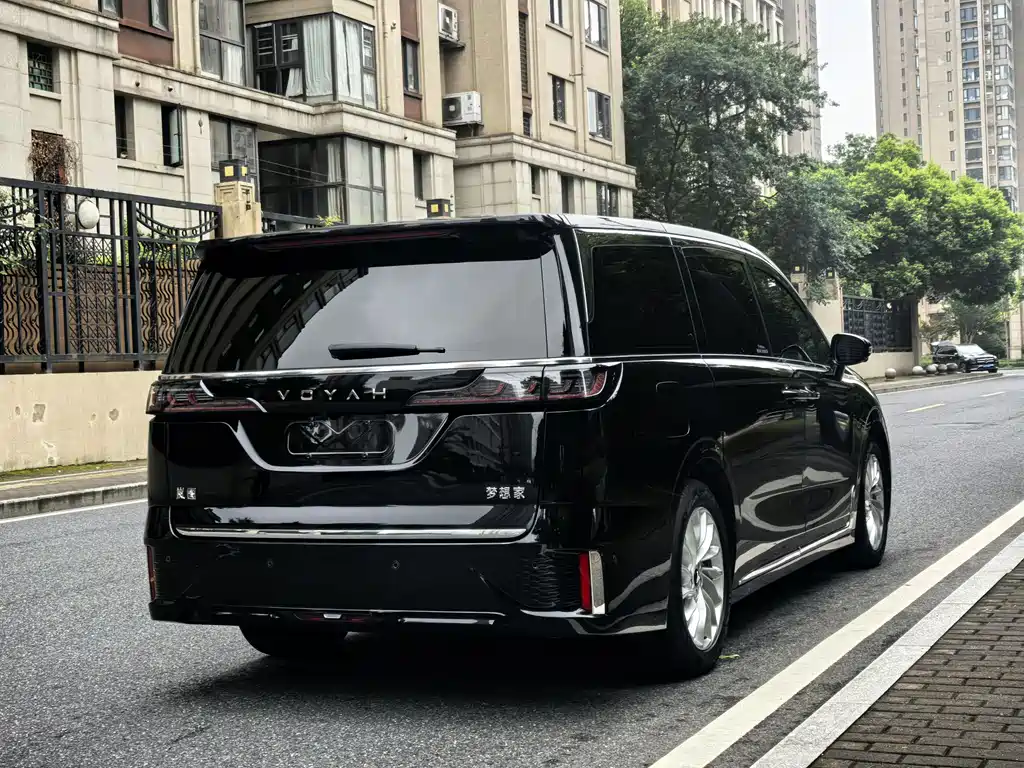 Voyah Dreamer PHEV Ultra Long Range Distinguished