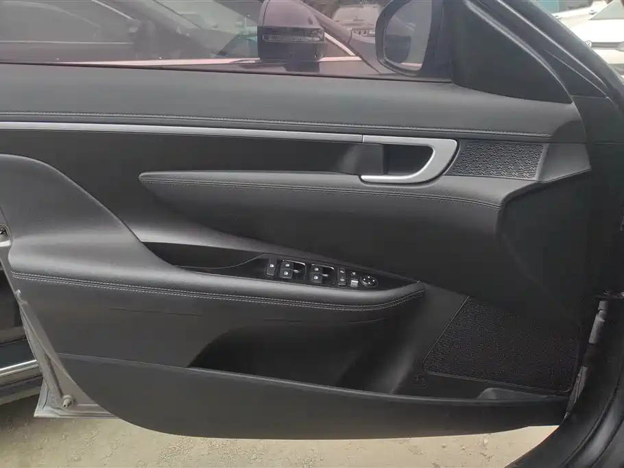 Mistra 1.8 L CVT GLX Elite