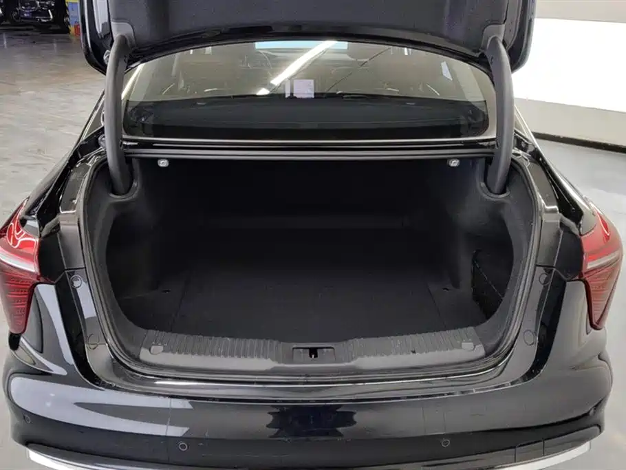 Hongqi H5 2.0 T Auto Connected Flagship