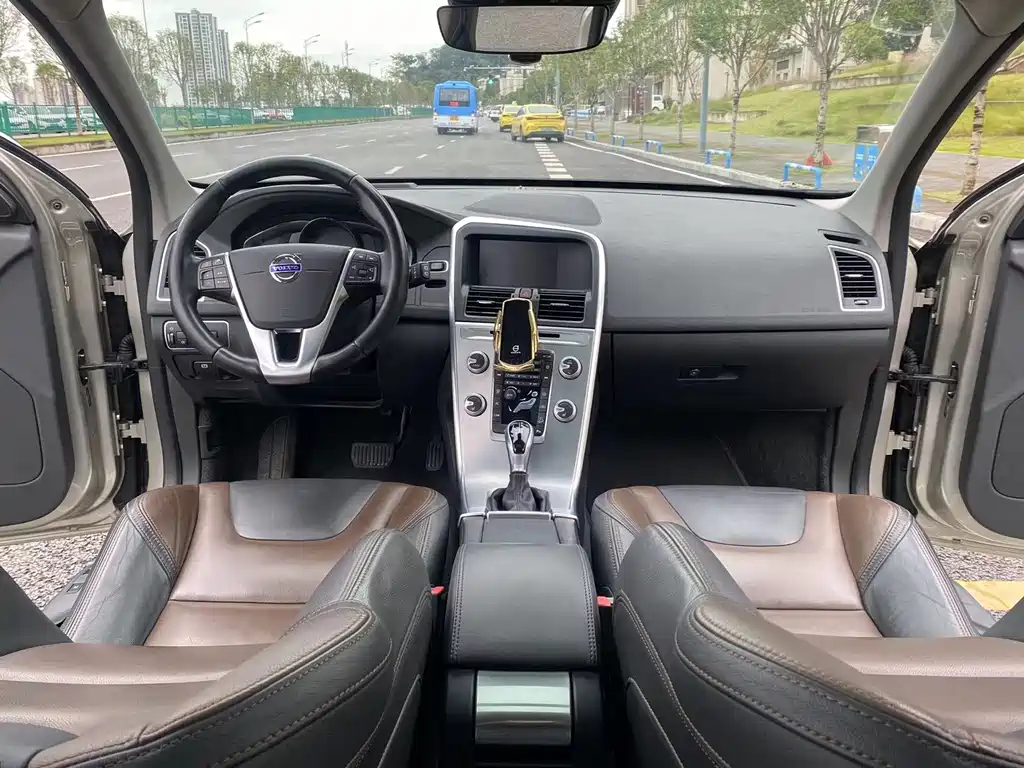 Volvo XC60 T5 AWD Smart Vision