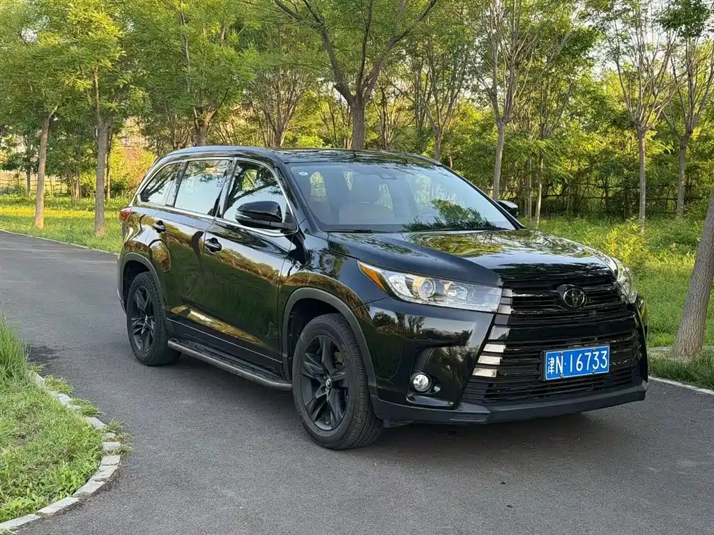 Highlander 2.0 T 4 WD Knight 7-seat CN-VI