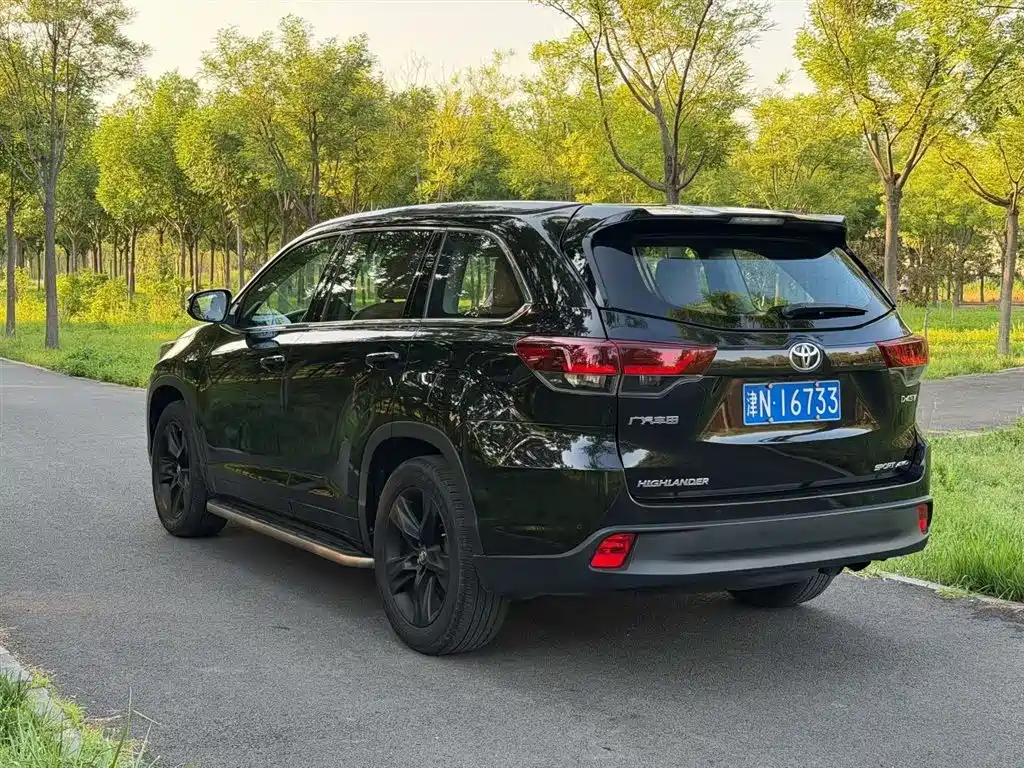 Highlander 2.0 T 4 WD Knight 7-seat CN-VI