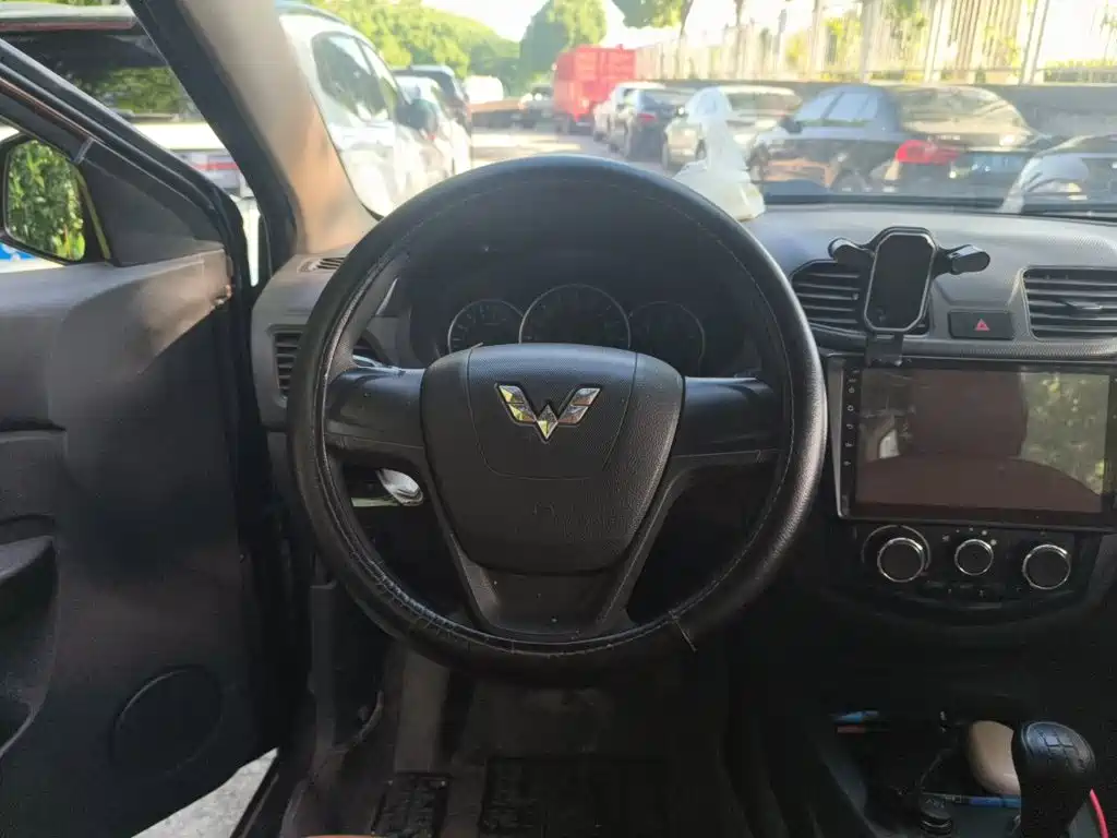 Wuling Hongguang 1.5 L Facelift S Comfort