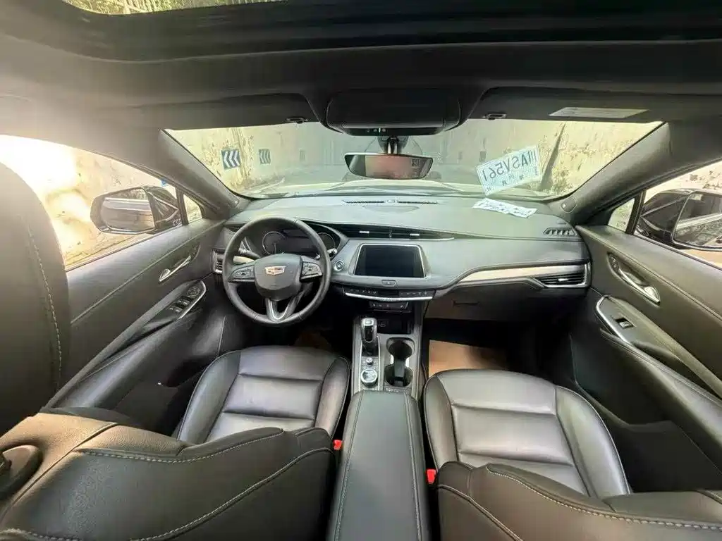Cadillac XT4 28 T 2 WD Leading