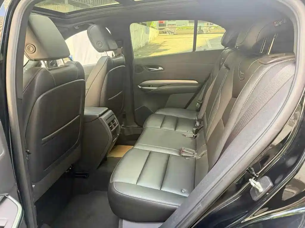 Cadillac XT4 28 T 2 WD Leading