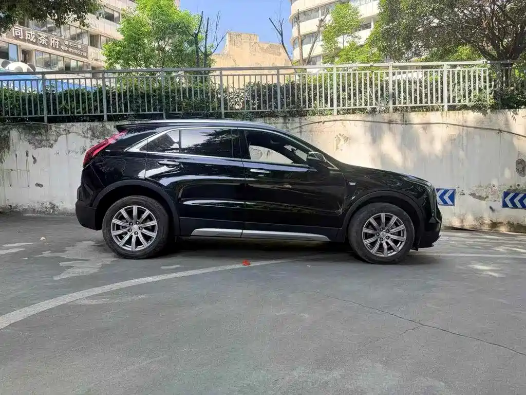 Cadillac XT4 28 T 2 WD Leading