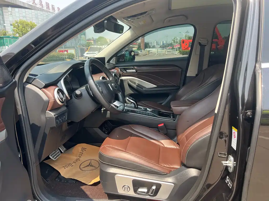 WEY VV6 2.0 T 2 WD Smart Guard +