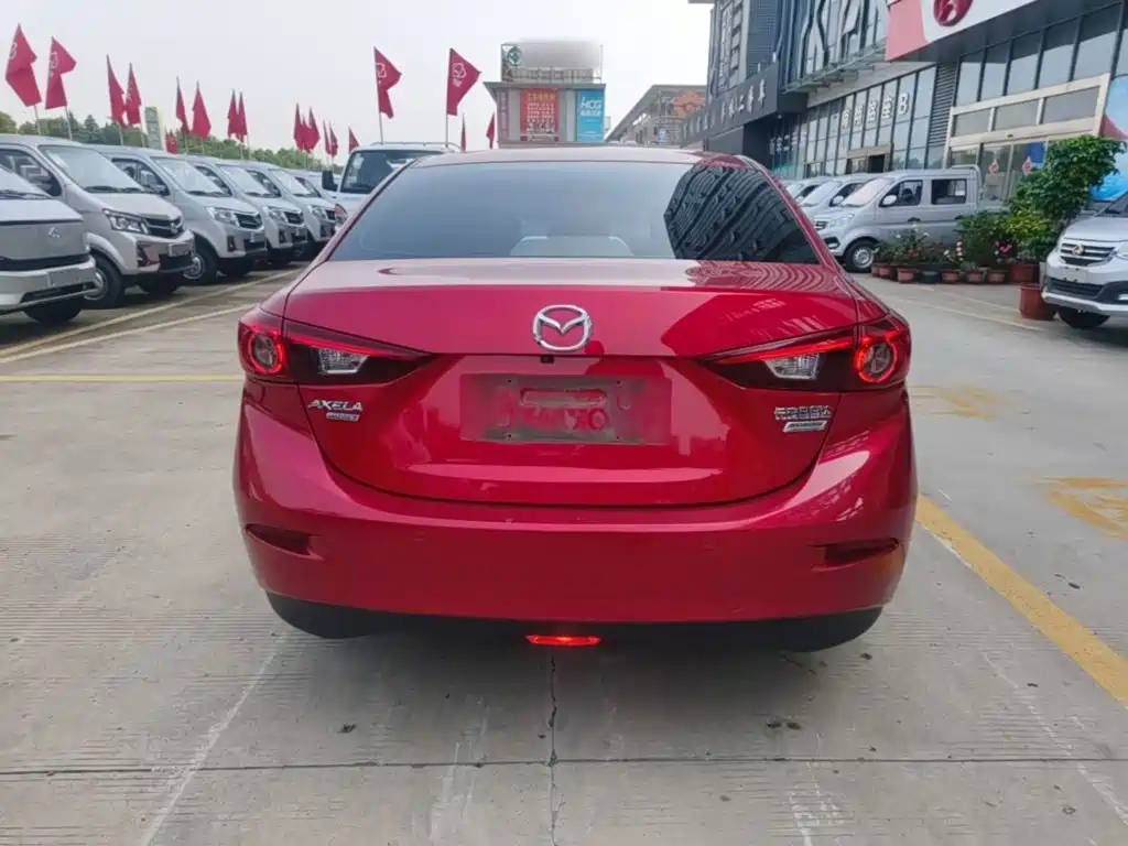 Mazda 3 Axela Sedan 1.5 L Auto Luxury CN-V
