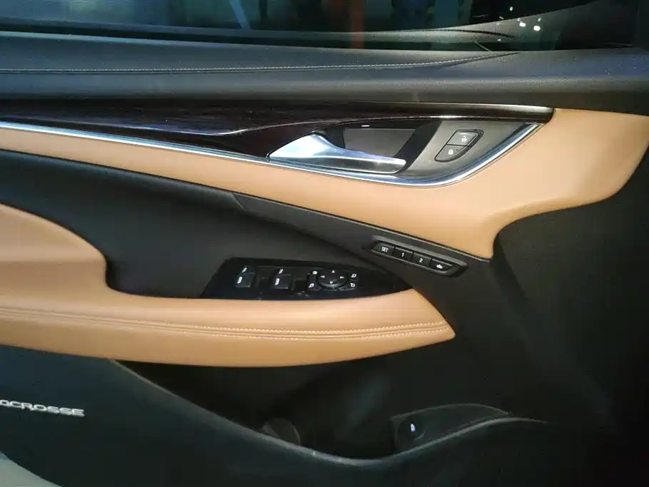 LaCrosse 20 T Luxury