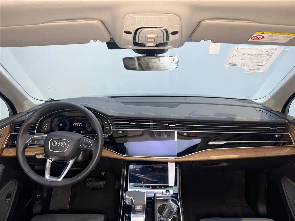 Audi Q7 55 TFSI quattro S line Distinguished