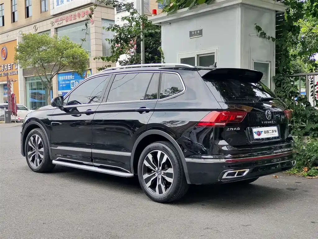 Tiguan L Outstanding 330 TSI Auto 2 WD R-Line Dragon Shine