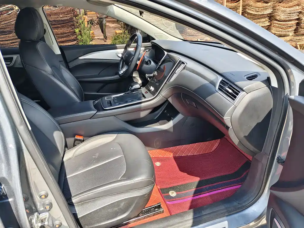 Roewe i6 MAX 300 TGI Auto Cool Sky Smart Drive Supreme