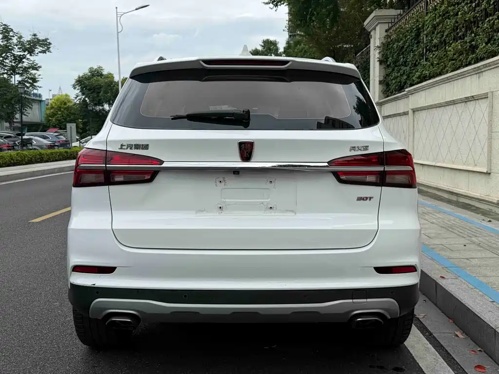Roewe RX5 30 T 2 WD Auto Internet Smart Enjoyment