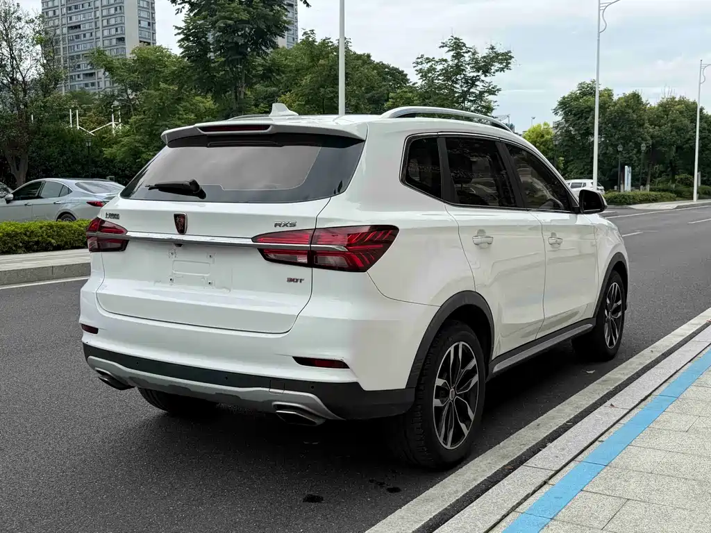 Roewe RX5 30 T 2 WD Auto Internet Smart Enjoyment