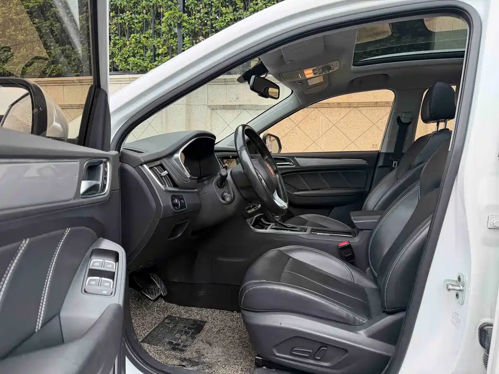 Roewe RX5 30 T 2 WD Auto Internet Smart Enjoyment