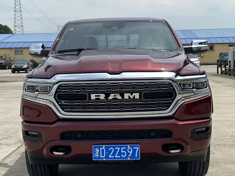 RAM Trucks 5.7 L Auto