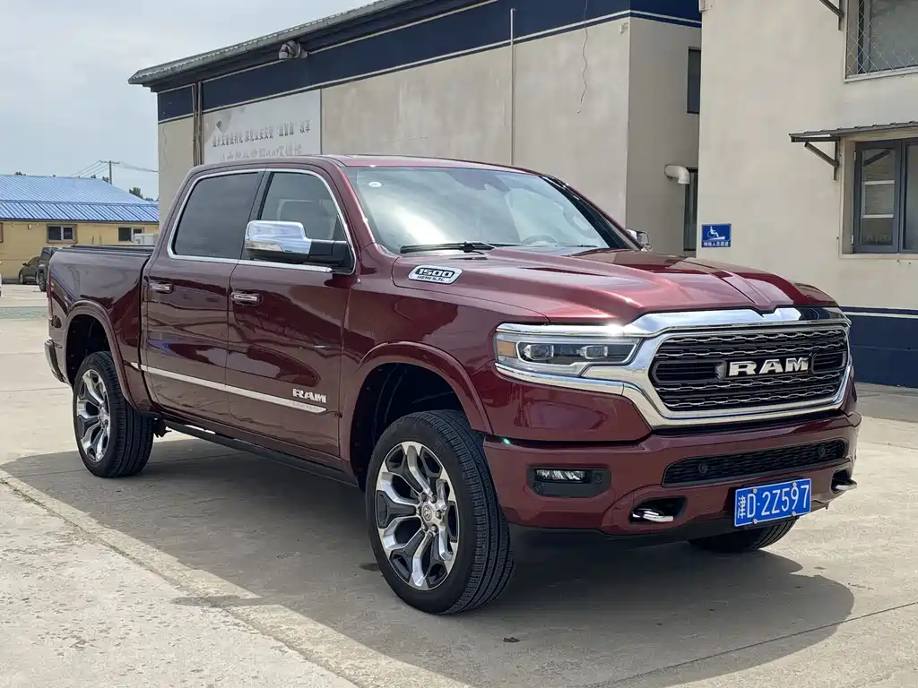 RAM Trucks 5.7 L Auto