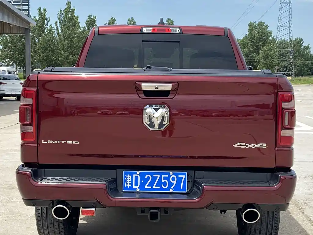 RAM Trucks 5.7 L Auto