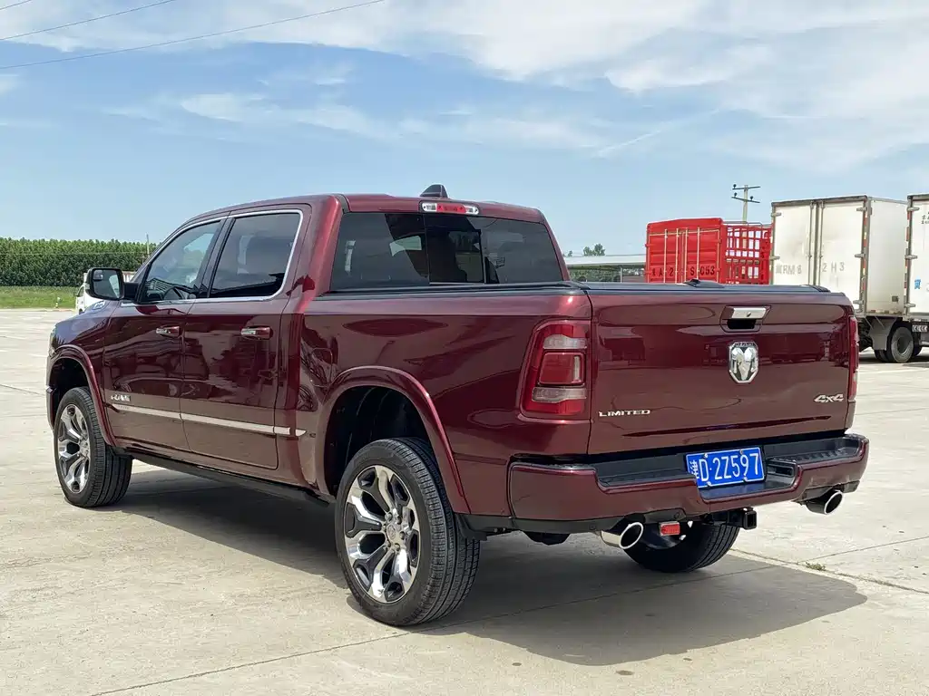 RAM Trucks 5.7 L Auto