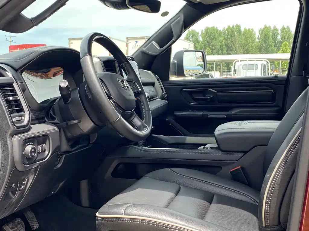 RAM Trucks 5.7 L Auto