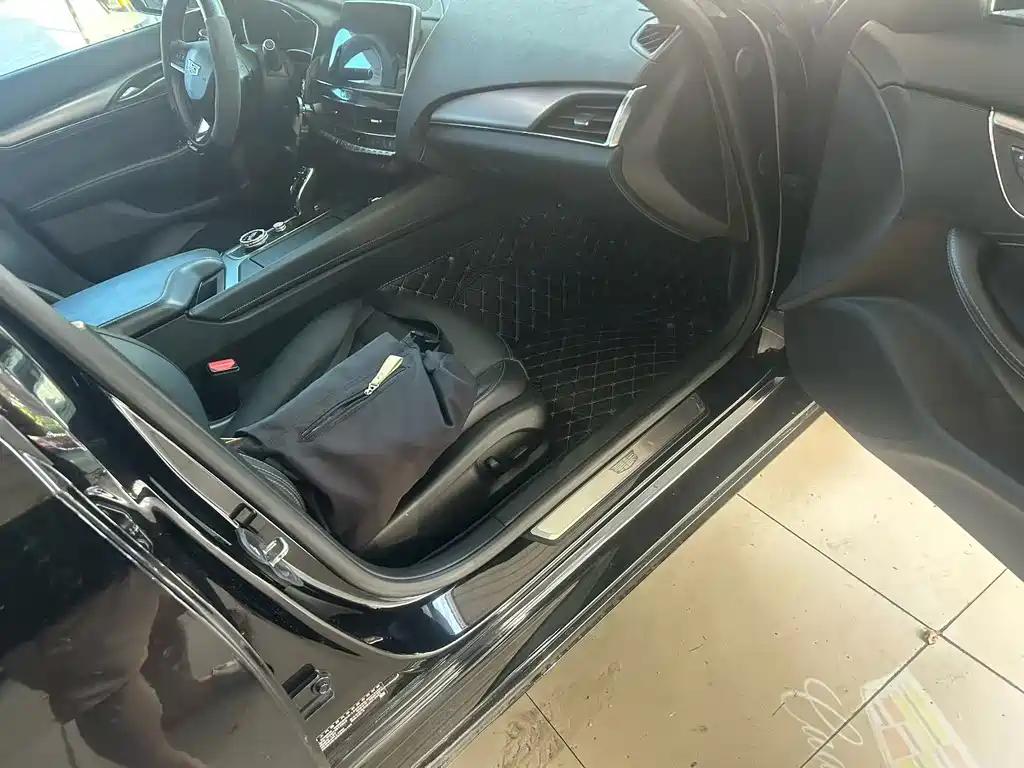 Cadillac CT5 28 T Luxury (Standard)