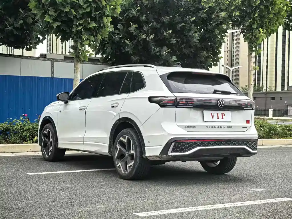 Tiguan L PRO 380 TSI 4 WD R-Line Smart Leading