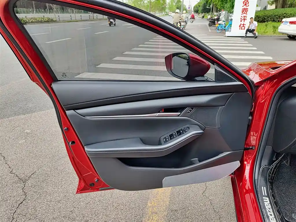 Mazda 3 Axela 1.5 L Auto