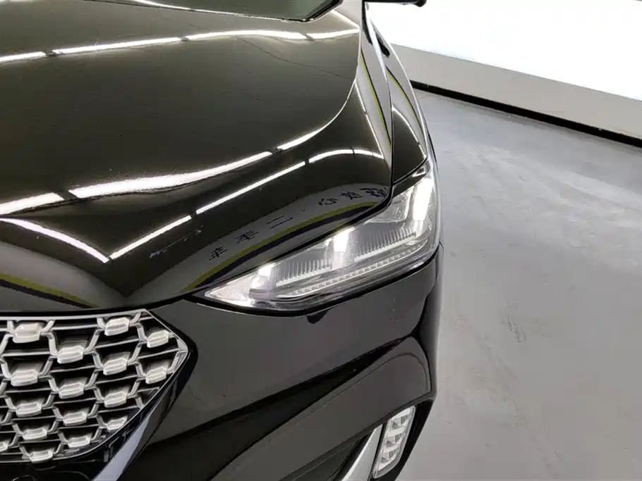 WEY VV6 2.0 T 2 WD Smart Guard +