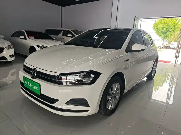 Volkswagen Polo Plus 1.5 L Auto Colorful Tech