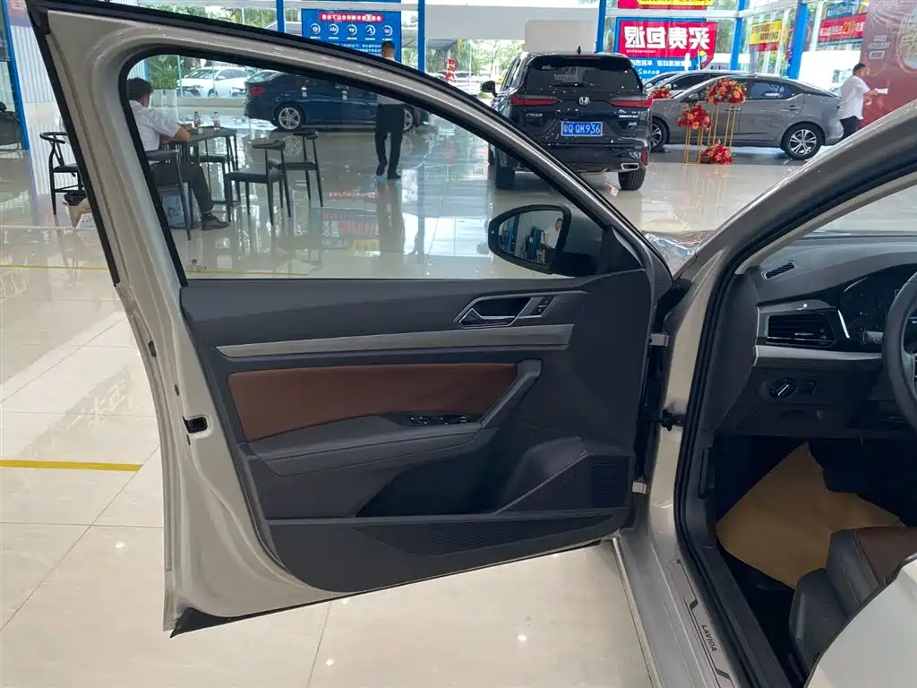 Lavida 280 TSI DSG Luxury CN-VI