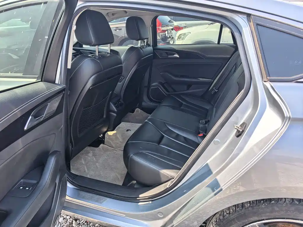 Hongqi H5 30 TD Connected Charm Motion
