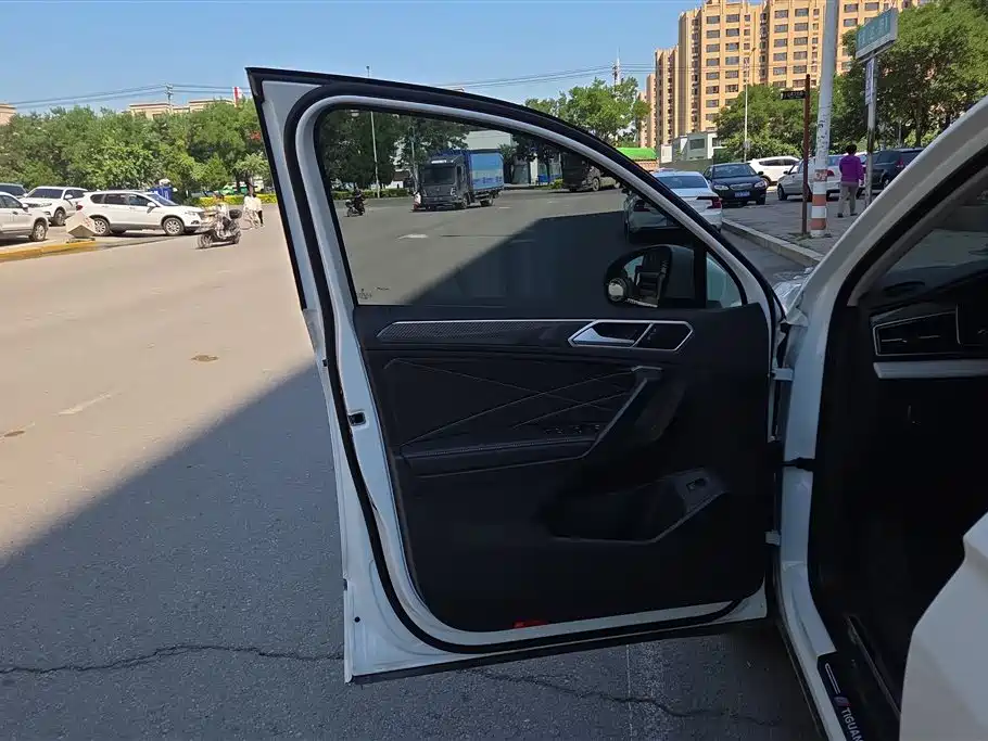 Tiguan L 330 TSI Auto 2 WD R-Line Premium