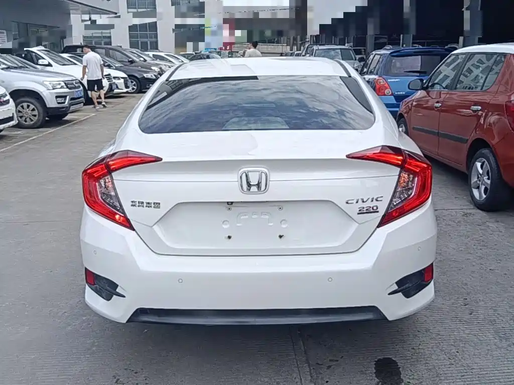Civic 220 TURBO CVT Luxury