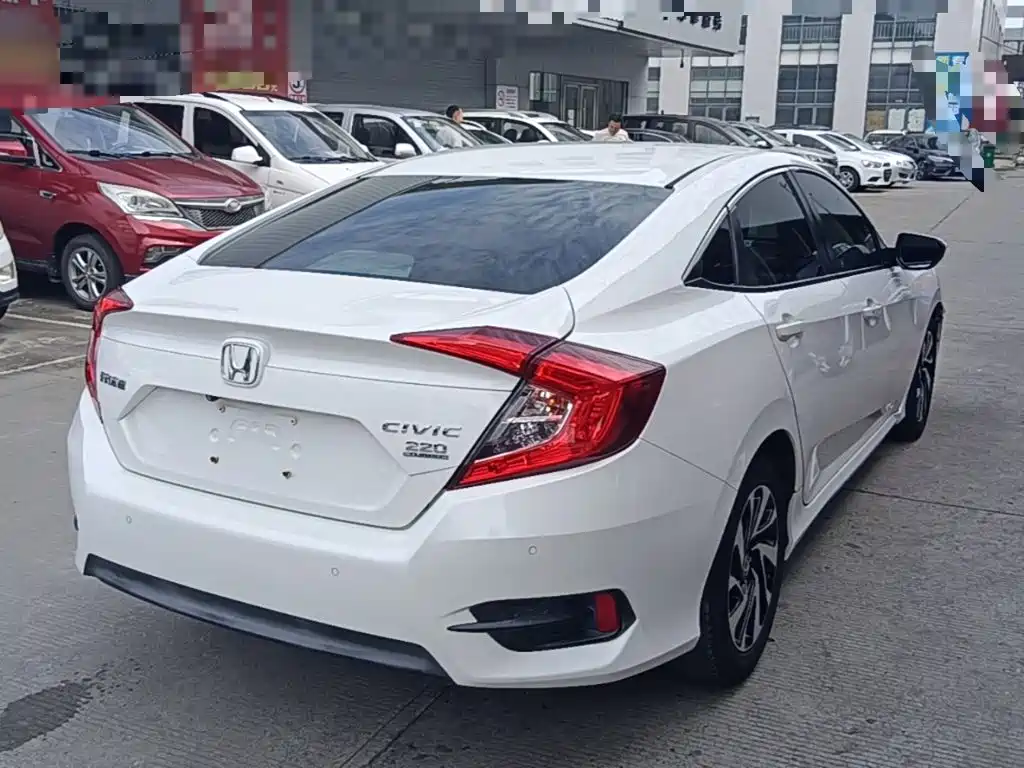 Civic 220 TURBO CVT Luxury