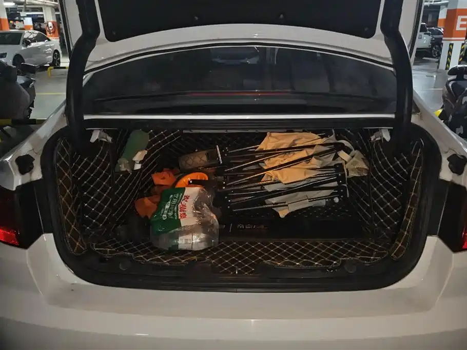 Emgrand GL 1.8 L Manual Elite Connected