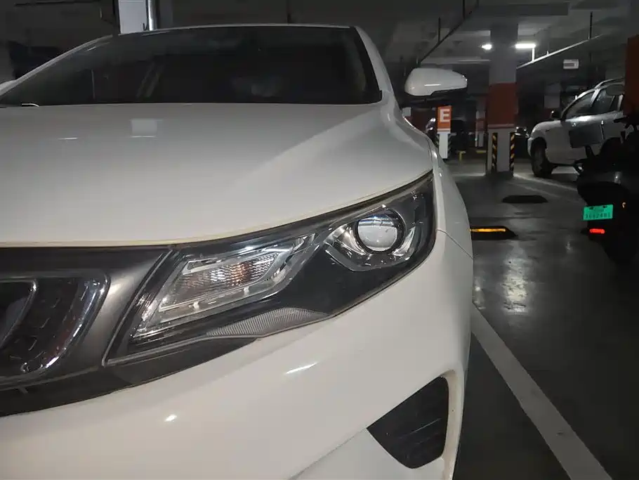 Emgrand GL 1.8 L Manual Elite Connected