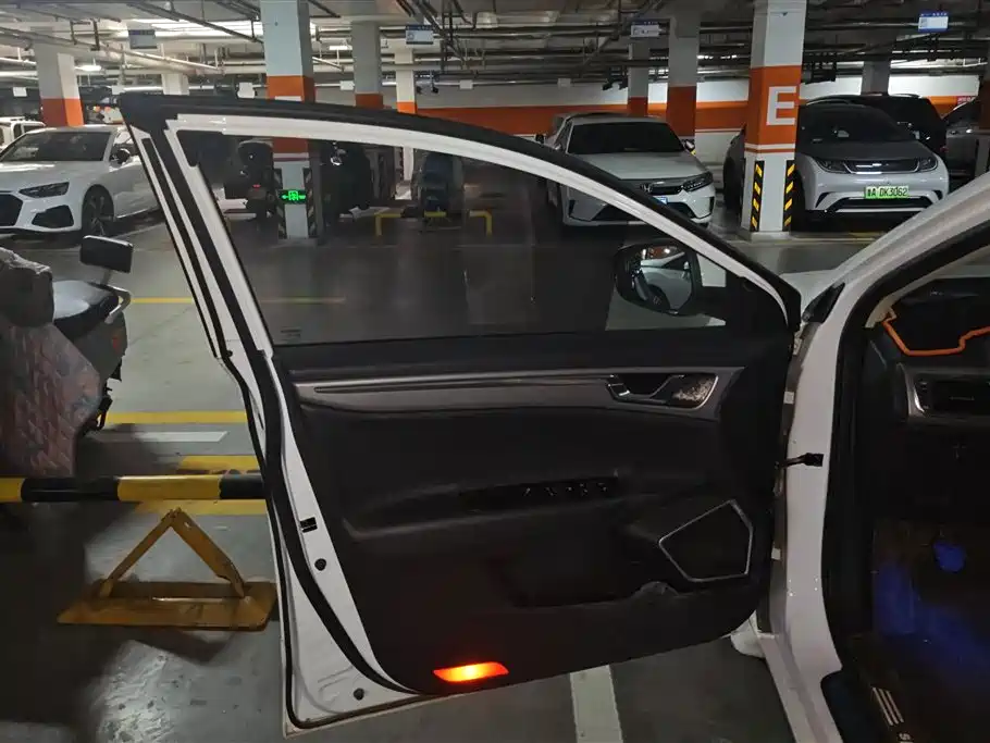 Emgrand GL 1.8 L Manual Elite Connected