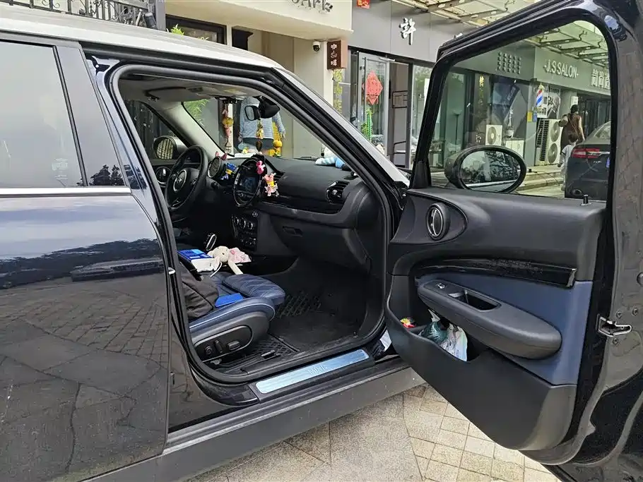 MINI CLUBMAN 1.5 T COOPER Connoisseur