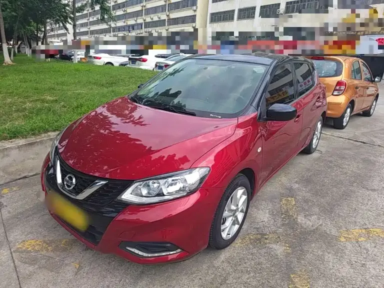 Nissan Tiida 1.6 L CVT Cool Motion