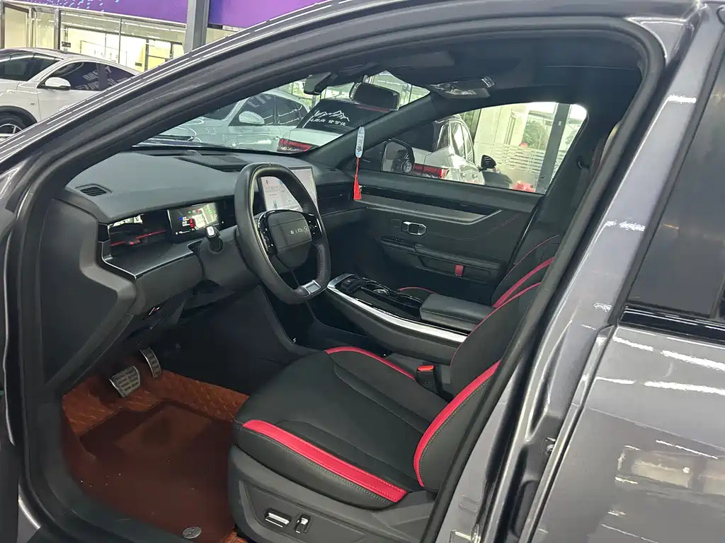Jetour Dasheng i-DM 1.5 T DHT Lightning